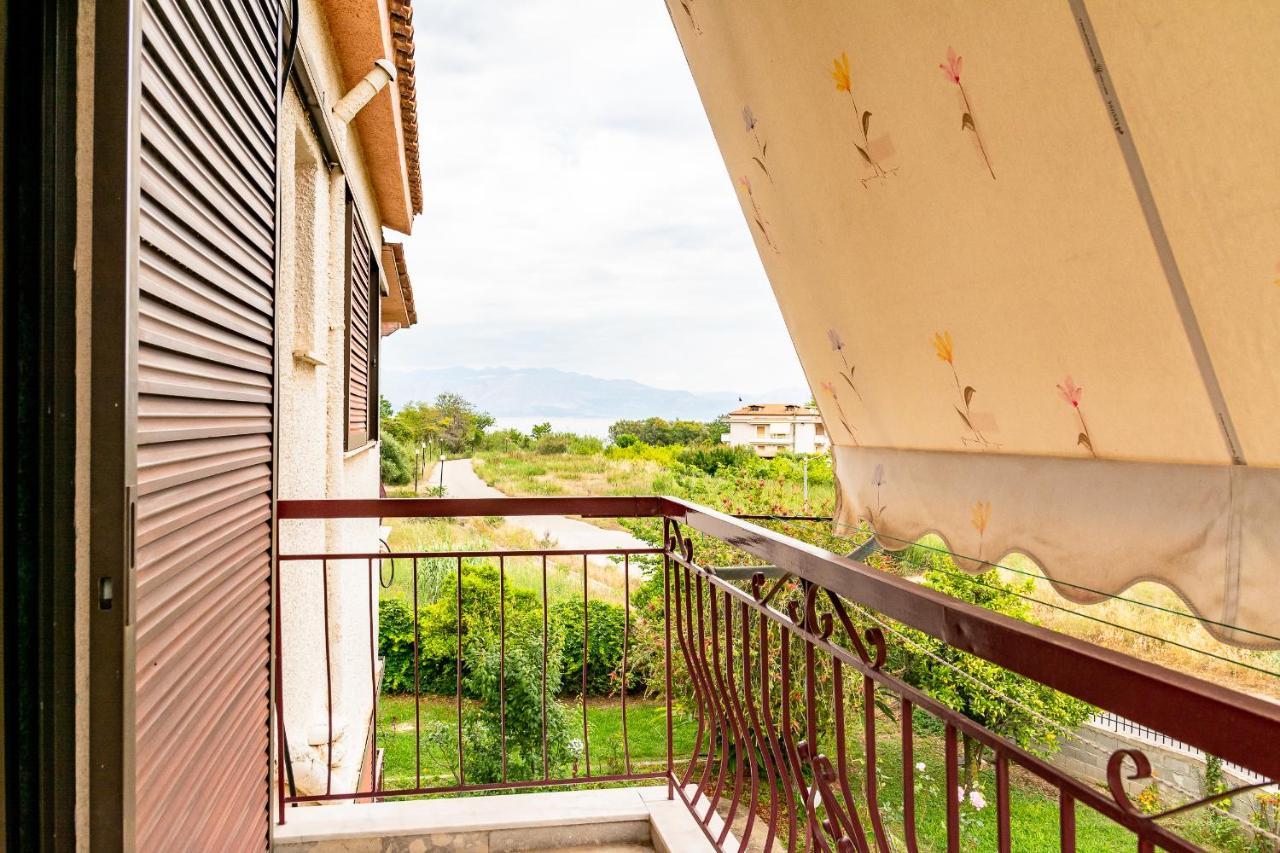 Ritsinia Apartments Aigio Exterior photo
